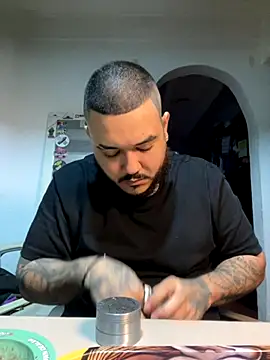 Snapshot of El_Titan1998 chatting on September 2025 10:59:02 PM El Titan1998 online show from September 2025 10:59:02 PM