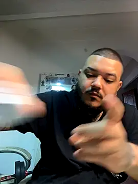 Snapshot of El_Titan1998 chatting on October 2025 09:26:01 PM El Titan1998 online show from October 2025 09:26:01 PM