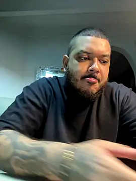 Snapshot of El_Titan1998 chatting on October 2025 11:49:02 PM El Titan1998 online show from October 2025 11:49:02 PM