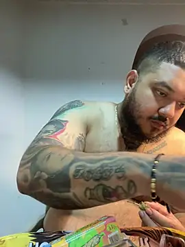 El Titan1998 online show from April 2026 11:19:02 PM