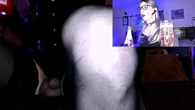 Snapshot of DominicaMolotov chatting on January 2025 03:48:01 AM DominicaMolotov online show from January 2025 03:48:01 AM
