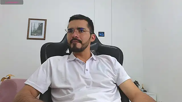 Massimoo 07 online show from October 2025 07:01:01 PM