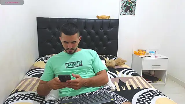 Snapshot of Massimoo_07 chatting on April 2026 08:00:02 PM Massimoo 07 online show from April 2026 08:00:02 PM