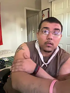 Snapshot of cloudy_couple444 chatting on February 2025 06:15:02 PM cloudy couple444 online show from February 2025 06:15:02 PM