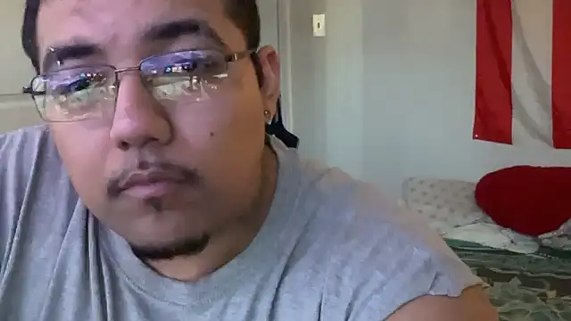 Snapshot of cloudy_couple444 chatting on February 2025 03:43:02 PM cloudy couple444 online show from February 2025 03:43:02 PM