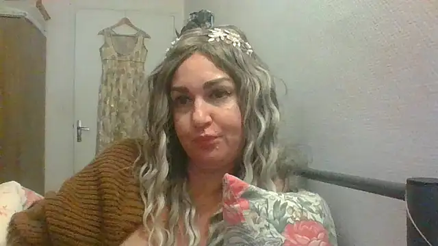 Snapshot of BELLAMORGANE1 chatting on December 2024 06:05:01 PM BELLAMORGANE1 online show from December 2024 06:05:01 PM