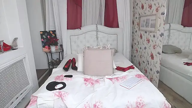 Snapshot of SilviaHart chatting on December 2025 09:03:01 AM SilviaHart online show from December 2025 09:03:01 AM