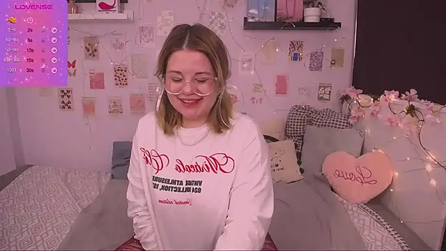 Snapshot of TessPleasure chatting on January 2025 05:57:01 AM TessPleasure online show from January 2025 05:57:01 AM