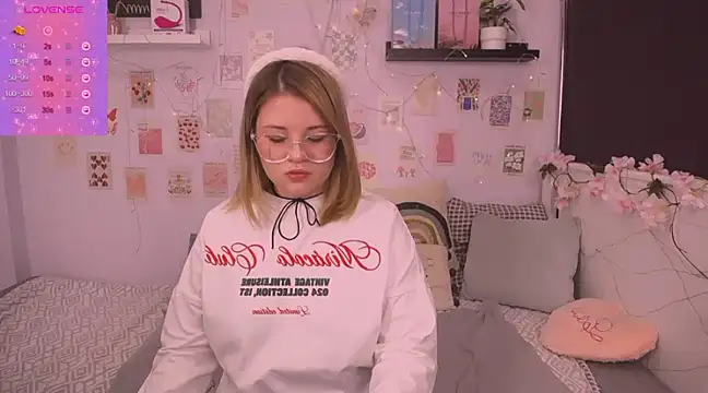 Snapshot of TessPleasure chatting on January 2025 03:05:02 AM TessPleasure online show from January 2025 03:05:02 AM