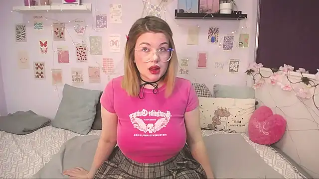 Snapshot of TessPleasure chatting on February 2025 04:46:01 AM TessPleasure online show from February 2025 04:46:01 AM