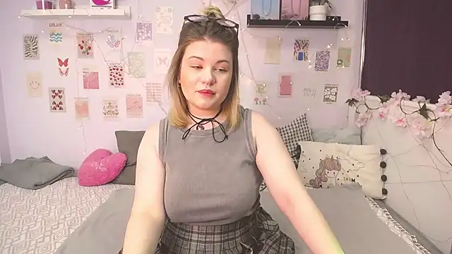 Snapshot of TessPleasure chatting on February 2025 04:57:01 AM TessPleasure online show from February 2025 04:57:01 AM