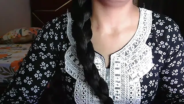 Snapshot of Somiya87 chatting on April 2026 05:43:01 PM Somiya87 online show from April 2026 05:43:01 PM