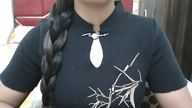 Snapshot of Somiya87 chatting on April 2026 06:57:02 PM Somiya87 online show from April 2026 06:57:02 PM