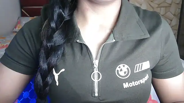 Snapshot of Somiya87 chatting on April 2026 06:02:01 PM Somiya87 online show from April 2026 06:02:01 PM