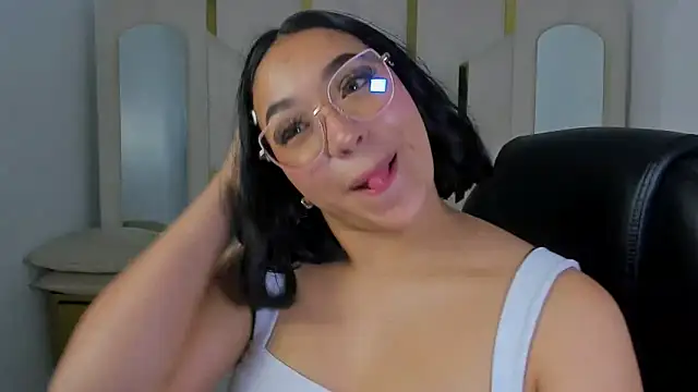 Snapshot of IsabellRodriguez18 chatting on December 2025 03:33:01 AM IsabellRodriguez18 online show from December 2025 03:33:01 AM