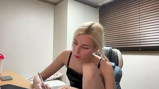 Snapshot of yunasuka chatting on December 2024 04:09:02 PM yunasuka online show from December 2024 04:09:02 PM