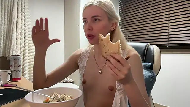 Snapshot of yunasuka chatting on January 2025 03:24:02 PM yunasuka online show from January 2025 03:24:02 PM