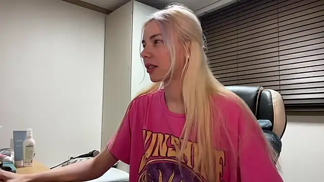 Snapshot of yunasuka chatting on January 2025 09:53:01 PM yunasuka online show from January 2025 09:53:01 PM