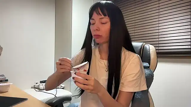 Snapshot of yunasuka chatting on January 2025 07:16:02 PM yunasuka online show from January 2025 07:16:02 PM