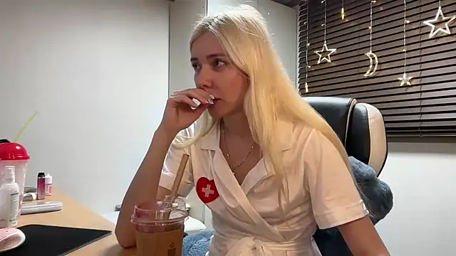 Snapshot of yunasuka chatting on January 2025 06:44:01 PM yunasuka online show from January 2025 06:44:01 PM