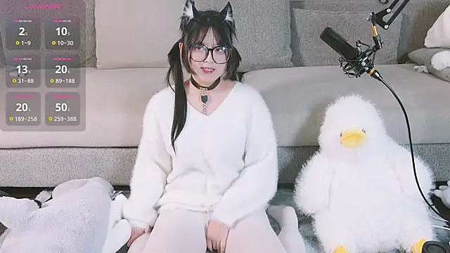 Snapshot of Yu_UwU_ chatting on February 2025 02:43:01 PM Yu UwU  online show from February 2025 02:43:01 PM