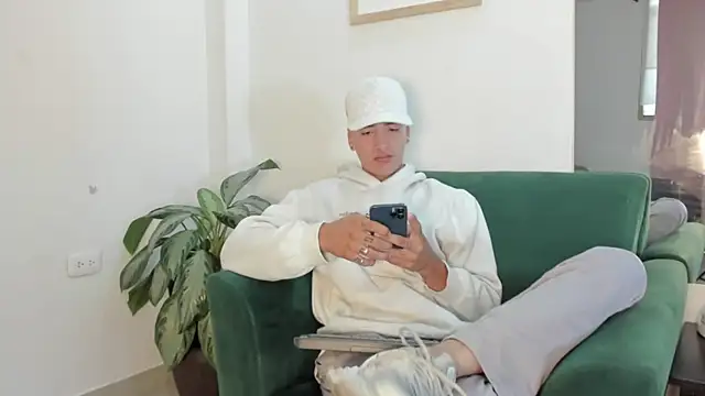 two milkyway online show from November 2025 12:48:02 PM