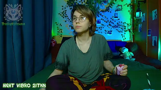TrickyKitsune online show from May 2026 04:04:02 PM