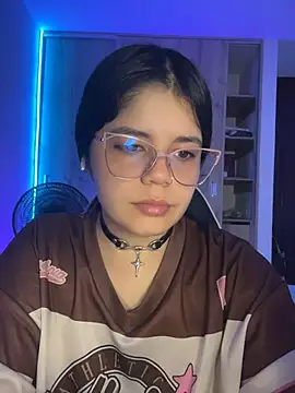 Snapshot of pretty_angela1 chatting on June 2026 09:57:02 AM pretty angela1 online show from June 2026 09:57:02 AM