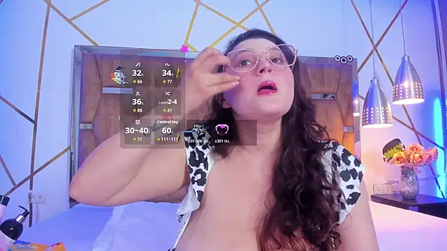 Snapshot of LunaPleasure chatting on October 2025 05:08:01 AM LunaPleasure online show from October 2025 05:08:01 AM