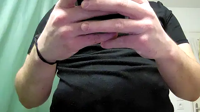 Snapshot of Maxoux02 chatting on February 2025 05:21:01 PM Maxoux02 online show from February 2025 05:21:01 PM