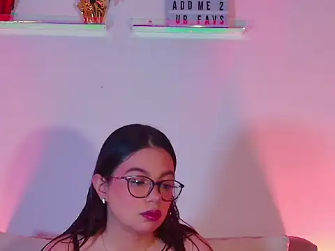 Snapshot of EmiF26 chatting on April 2026 11:16:01 PM EmiF26 online show from April 2026 11:16:01 PM