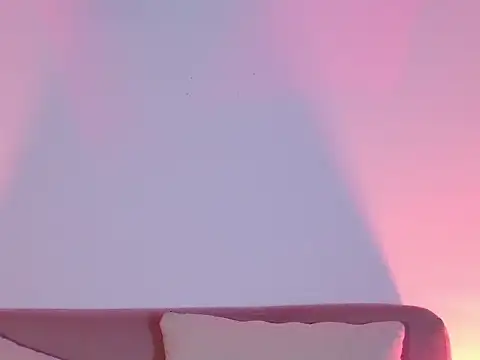 Snapshot of EmiF26 chatting on April 2026 10:42:02 PM EmiF26 online show from April 2026 10:42:02 PM