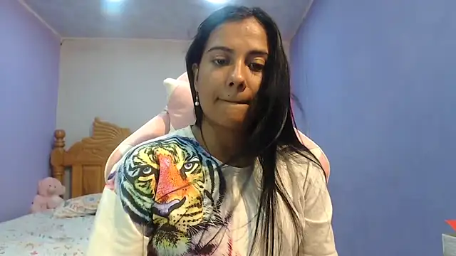 Coral0403 online show from September 2025 12:33:01 AM