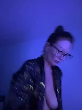 Snapshot of AlessasRoom chatting on May 2026 03:46:02 AM AlessasRoom online show from May 2026 03:46:02 AM