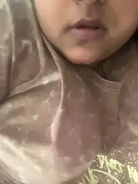 Snapshot of queen_pari chatting on February 2025 05:50:01 PM queen pari online show from February 2025 05:50:01 PM