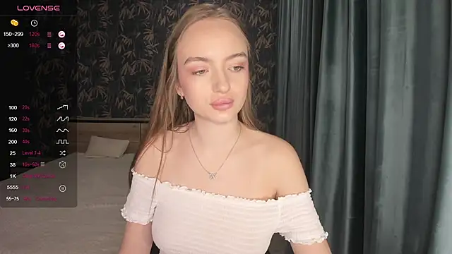 Snapshot of A_delina chatting on March 2025 04:00:02 PM A delina online show from March 2025 04:00:02 PM