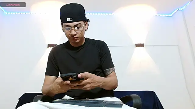 Snapshot of Br4ndxpimm chatting on November 2025 07:49:02 PM Br4ndxpimm online show from November 2025 07:49:02 PM