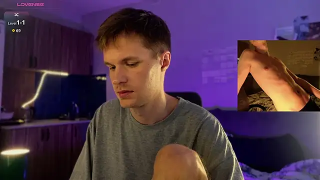 Snapshot of Leonnextdoor chatting on March 2026 01:31:02 AM Leonnextdoor online show from March 2026 01:31:02 AM