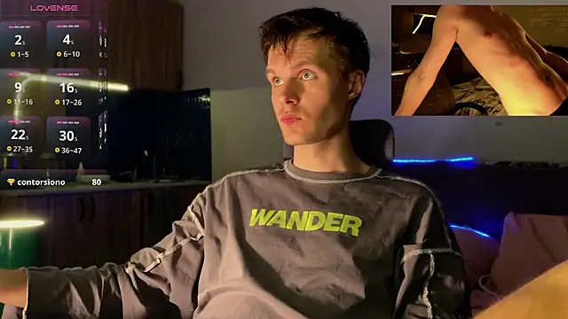 Snapshot of Leonnextdoor chatting on April 2026 08:53:02 PM Leonnextdoor online show from April 2026 08:53:02 PM