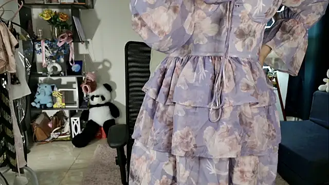 Snapshot of roseofvenom chatting on April 2026 05:20:02 PM roseofvenom online show from April 2026 05:20:02 PM