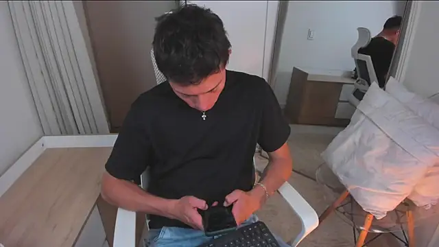 apoloruso online show from October 2025 08:39:02 PM