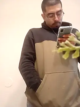 Snapshot of k1oudE chatting on March 2025 03:42:02 PM k1oudE online show from March 2025 03:42:02 PM