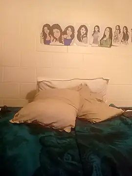 Snapshot of k1oudE chatting on September 2025 03:22:01 AM k1oudE online show from September 2025 03:22:01 AM