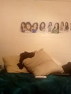 Snapshot of k1oudE chatting on October 2025 05:16:02 AM k1oudE online show from October 2025 05:16:02 AM