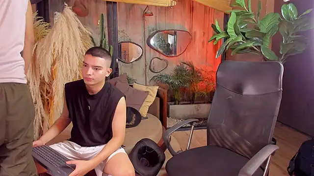 Snapshot of MarcoVitto chatting on November 2025 08:29:01 PM MarcoVitto online show from November 2025 08:29:01 PM