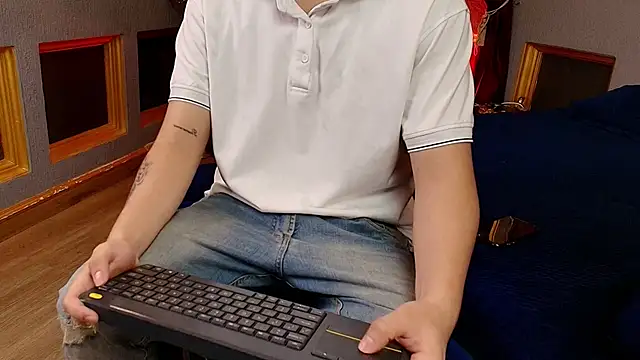 Snapshot of MarcoVitto chatting on December 2025 11:52:01 AM MarcoVitto online show from December 2025 11:52:01 AM