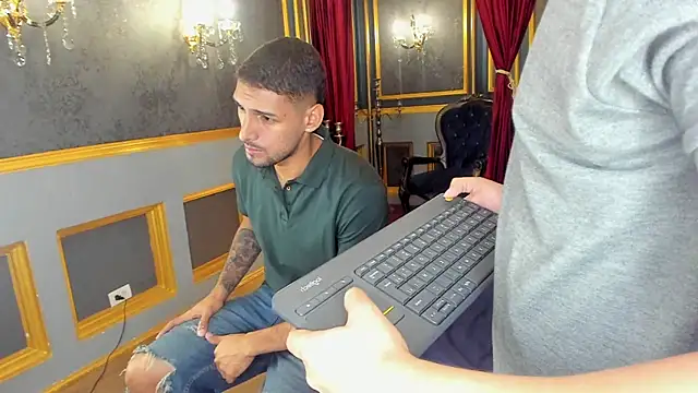 Snapshot of MarcoVitto chatting on December 2025 11:37:01 AM MarcoVitto online show from December 2025 11:37:01 AM