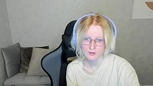 Snapshot of ElizabethHarpper chatting on September 2025 01:21:02 AM ElizabethHarpper online show from September 2025 01:21:02 AM