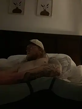 Snapshot of tcadle1824 chatting on April 2026 02:01:01 AM tcadle1824 online show from April 2026 02:01:01 AM