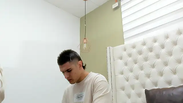 DAVID VICTORIAA online show from October 2025 01:01:01 PM